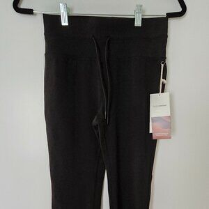 NWT Vuori Daily Split Flare - Size M - Black